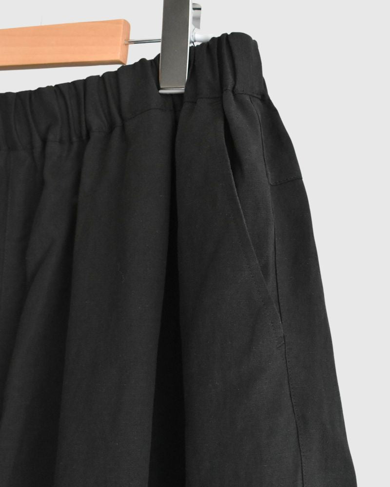 Wide Tuck Shorts in Black