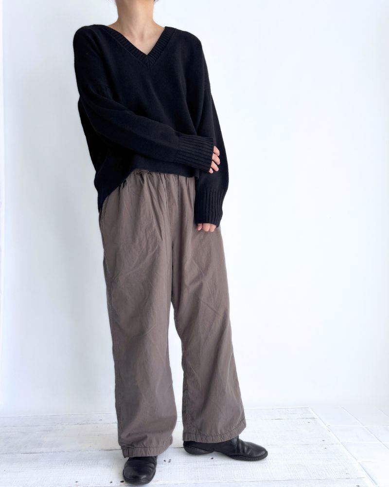 AURA V-neck knit pullover in Black