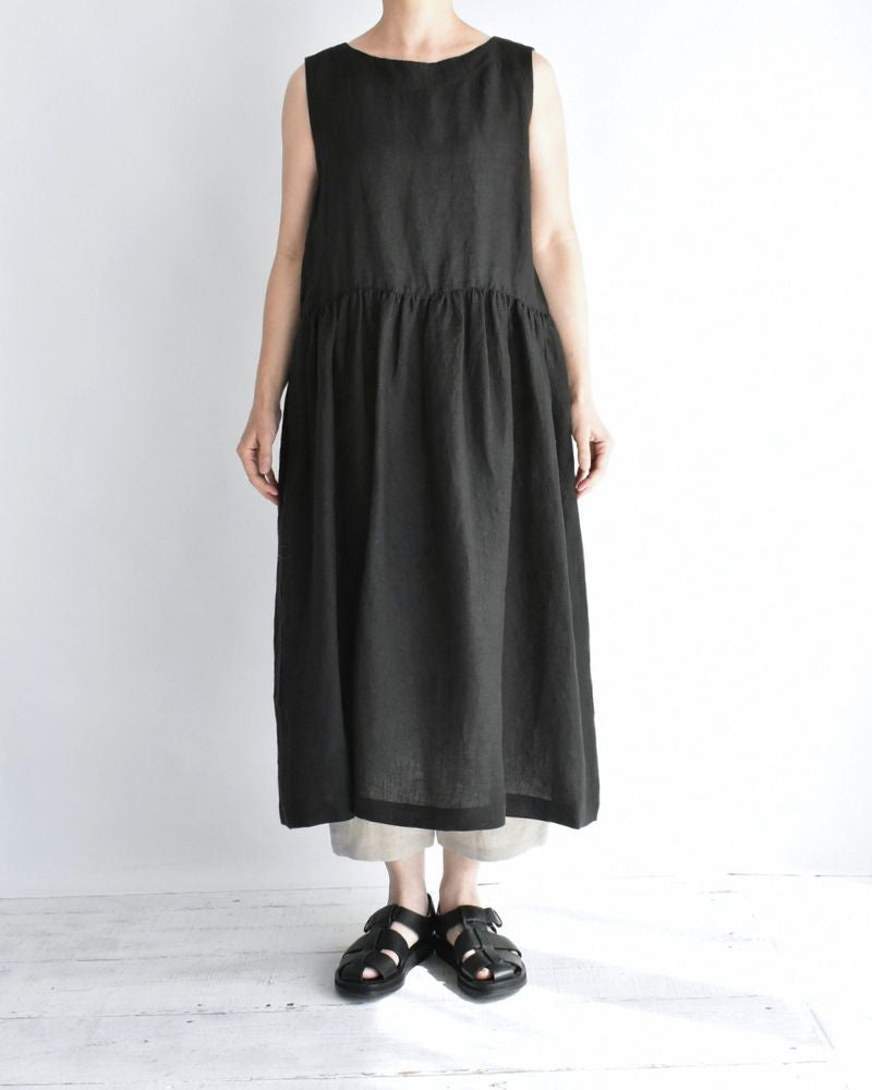Sleeveless Gathered Dress (LINEN) in Black