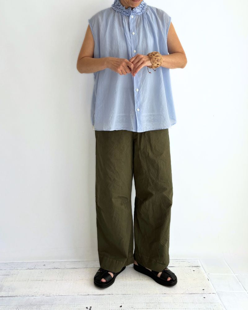 Sleeveless Frill blouse in Blue