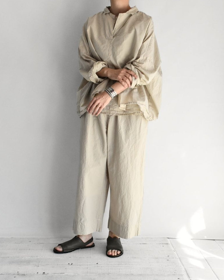 Shrink Open Collar Pullover Shirt in Beige