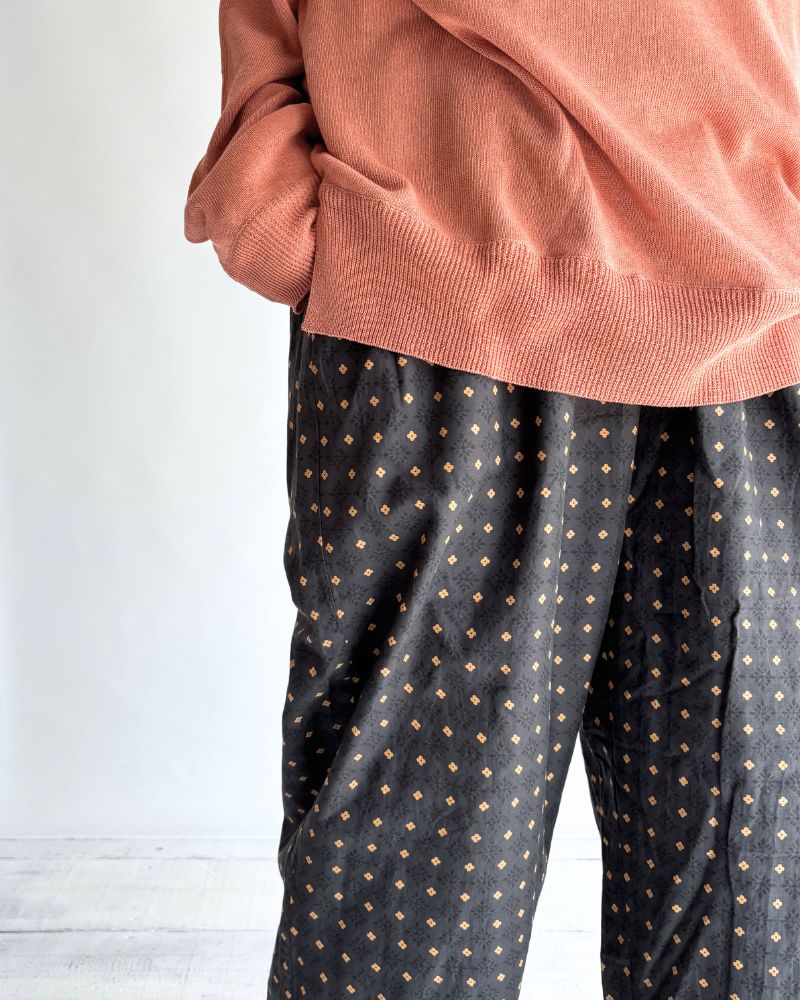 2TUCK TAPERED EASY PANTS in Charcoal