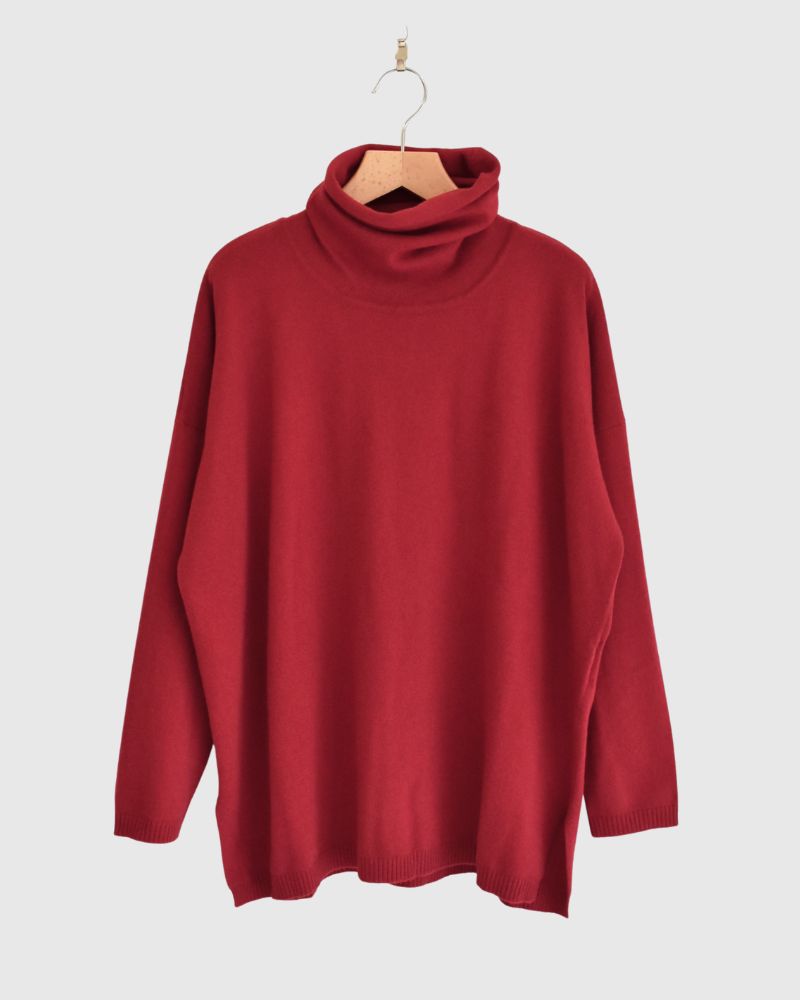 PLAIN STITCH DROP SHOULDER POLO NECK WITH SLIT in Red