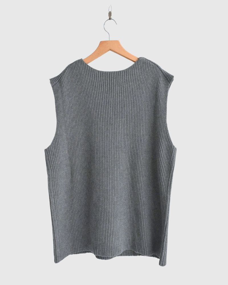 Cashmere V-neck vest in Gray