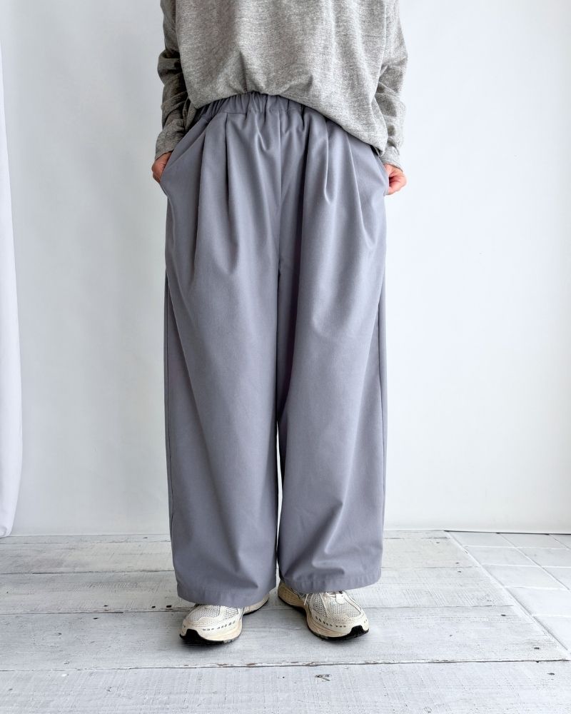 Tuck design pants 'REDI' in LightGray