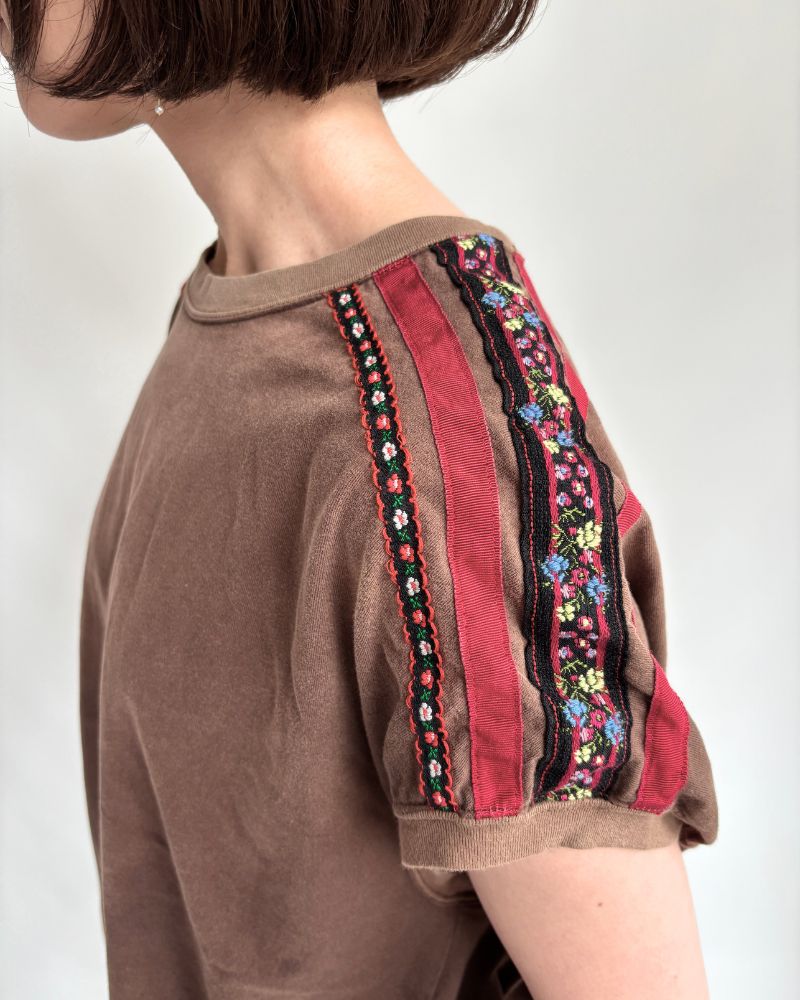 Vintage-style Tyrolean Tape Sleeveless T-shirt in Brown