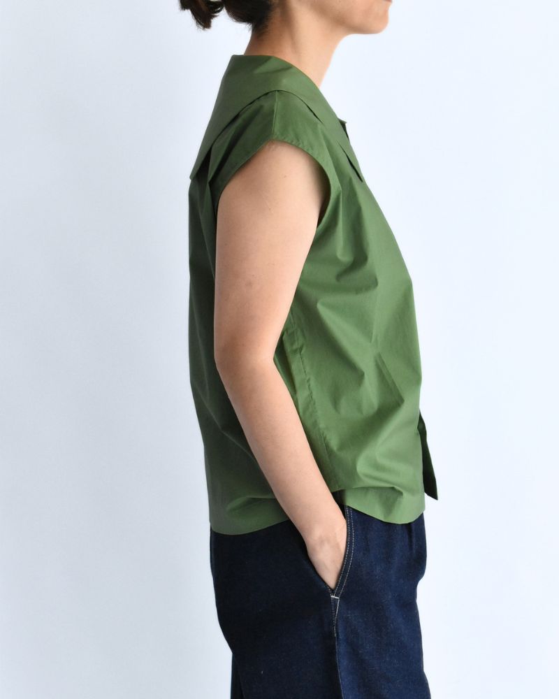 LALA-POPLIN Sleeveless Blouse in Green