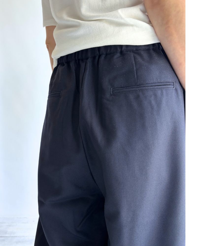 WORSTED SERGE 2TUCK WIDE EASY PANTS in Navy