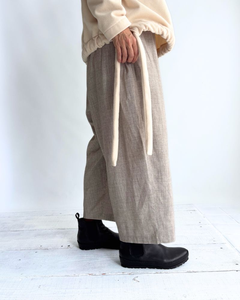 Loose silhouette easy pants 'PESH TR' in Light Beige