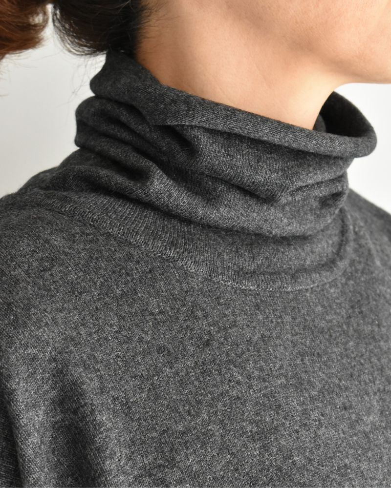 PLAIN STITCH DROP SHOULDER POLO NECK WITH SLIT in Charcoal