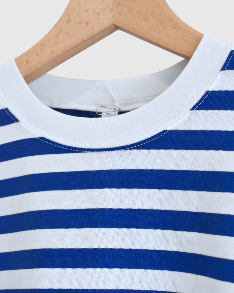 Crew-Neck Slit T-Shirt in Blue/White