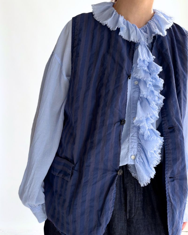 POPLIN WIDE STRIPE (OVERDYE) NO COLLAR VEST in PurpleNavy