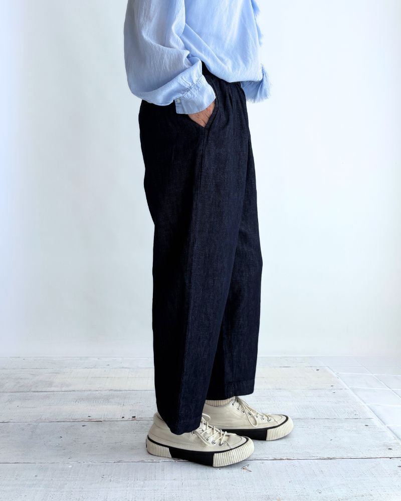 COTTON/LINEN DENIM 2TUCK TAPERED EASY PANTS in Navy