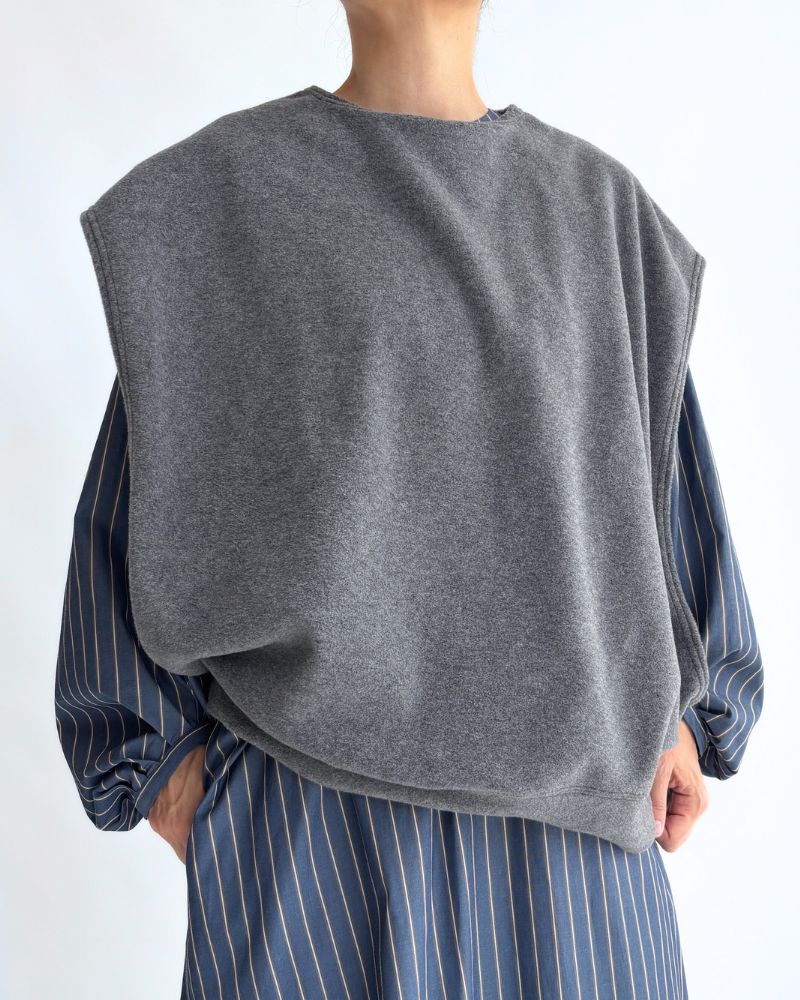 Utility Fleece Wide Vest in Gray