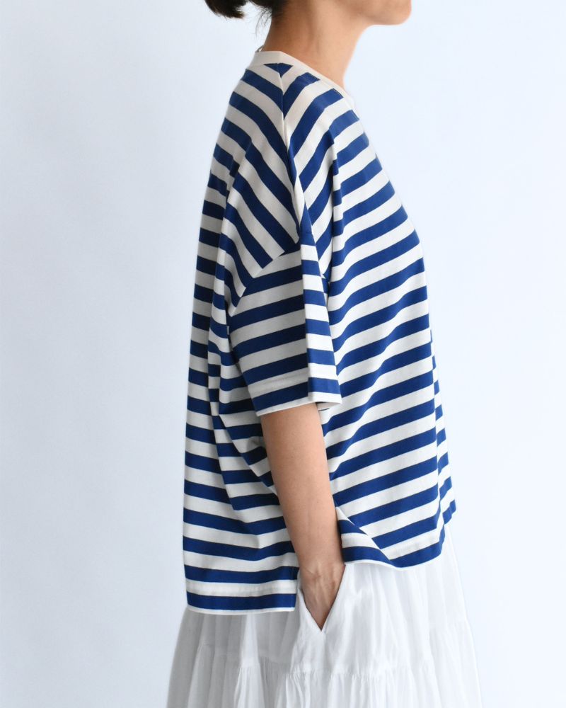 Crew-Neck Slit T-Shirt in Blue/White