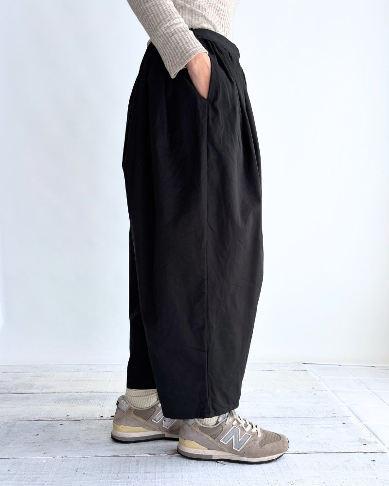 Satin Camille Tuckd Pants in Black