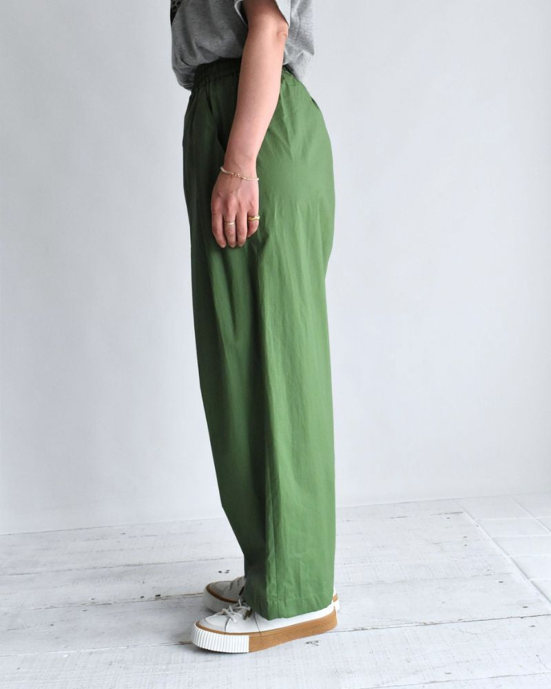 HAKAMA-POPLIN Tuck Easy Pants in Green