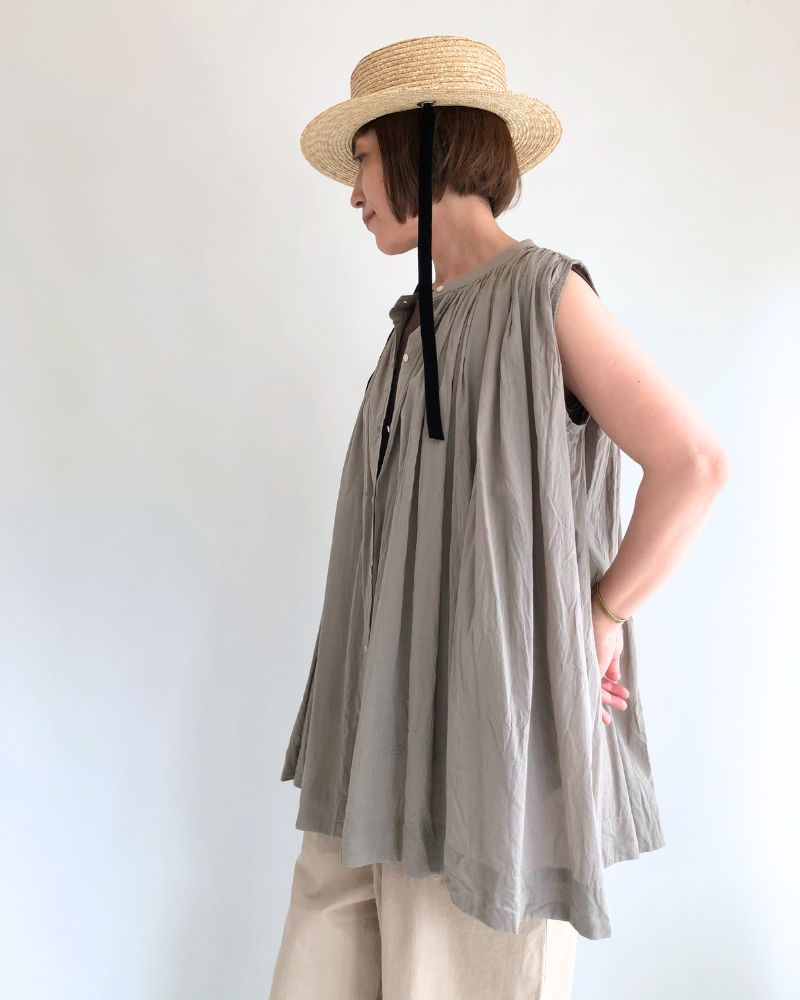 Sleeveless Gathered Blouse in Short
