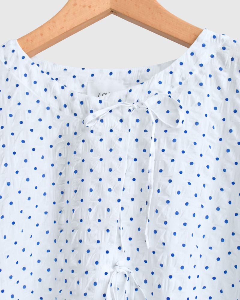 Ripple Dot Cache-coeur Blouse in White/Blue