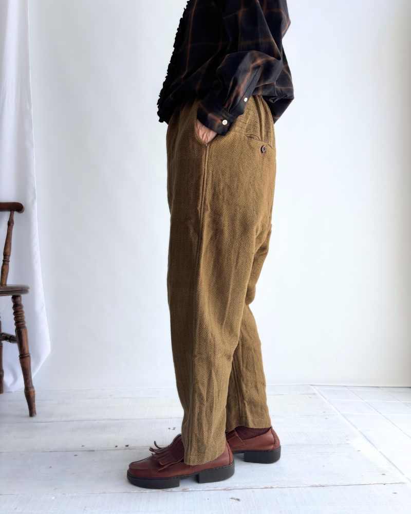 TEORI Cotton Herringbone Easy Tapered Pants in KhakiBrown