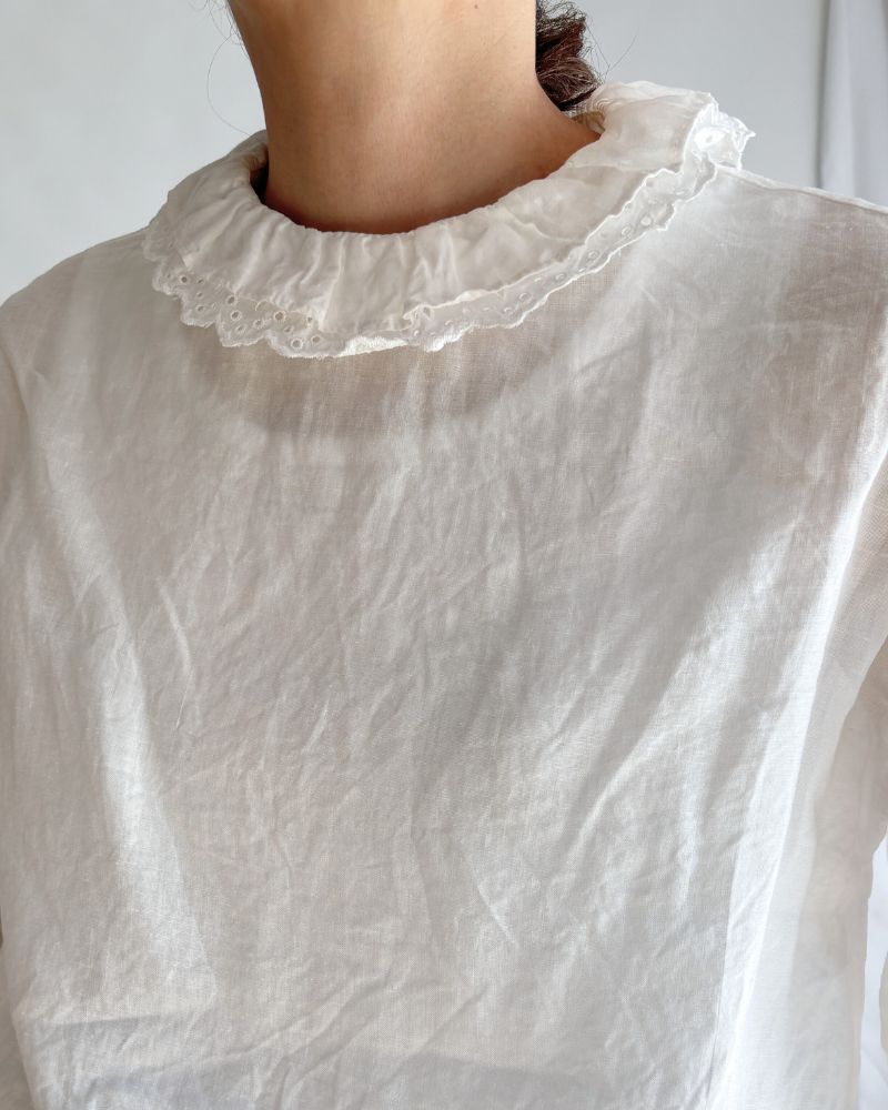 DOUBLE FRILL SCALLOPED COLLAR BLOUSE in PureWhite