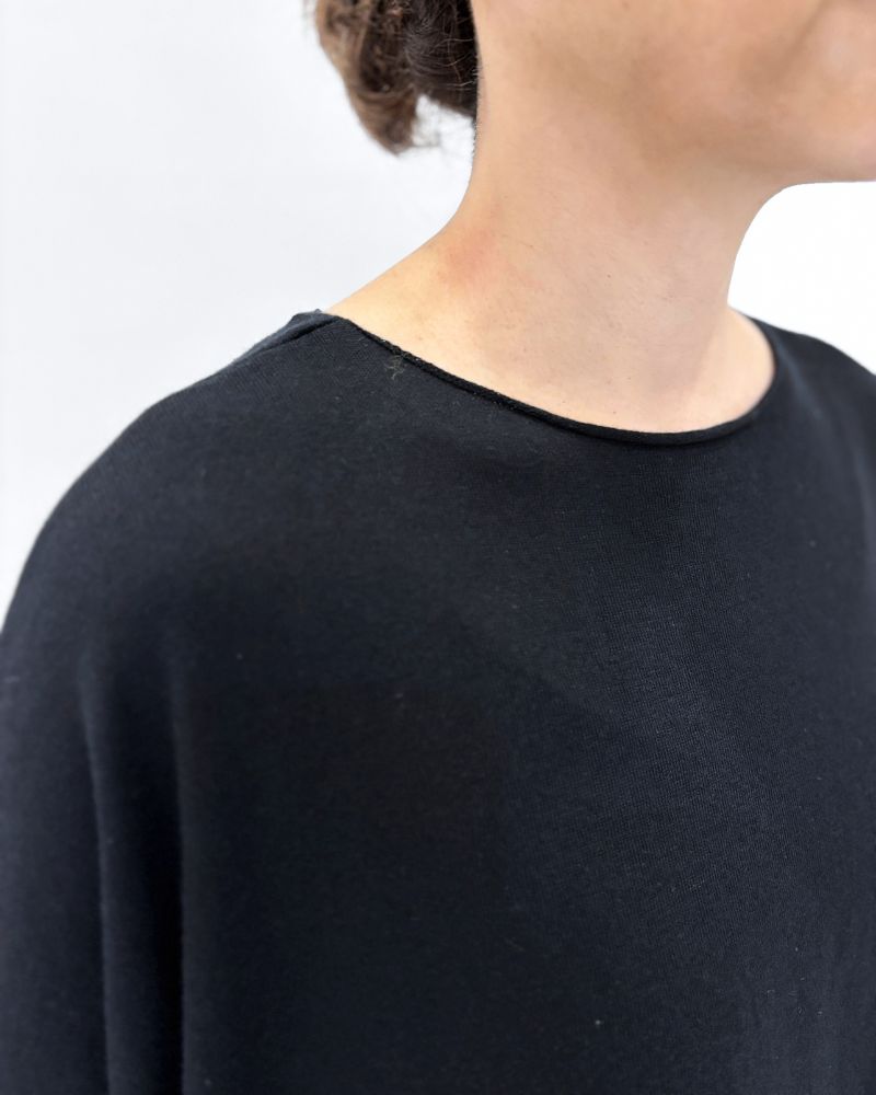 5-Color T-Line Pullover in Black