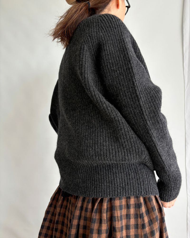 JAPAN RIDGE KNITTING PULLOVER in Charcoal