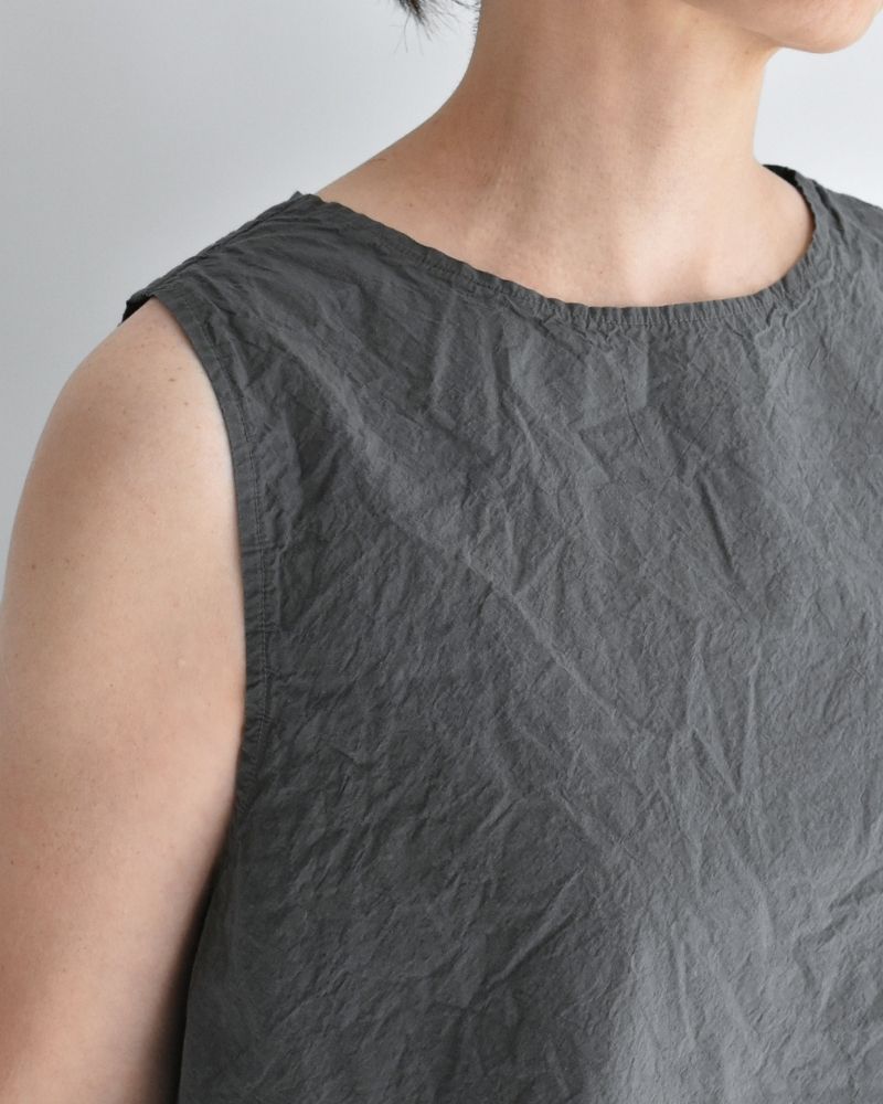 Shrink Sleeveless Top in Gray