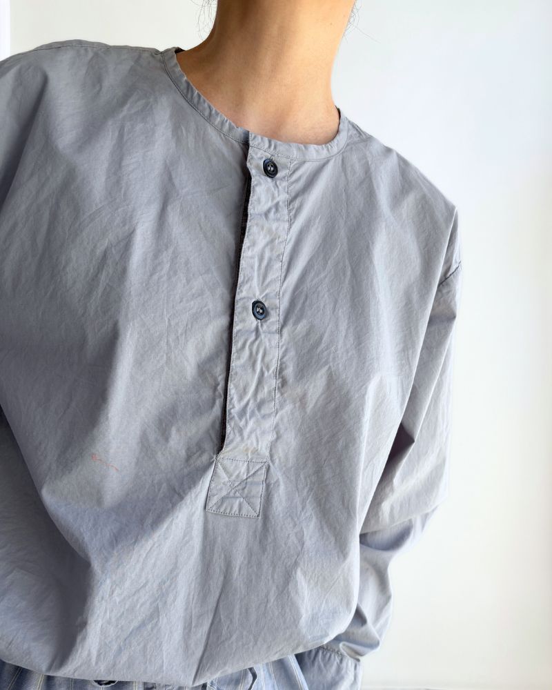 60s COTTON POPLIN OVERDYE HENRY NECK SHIRT in Blue