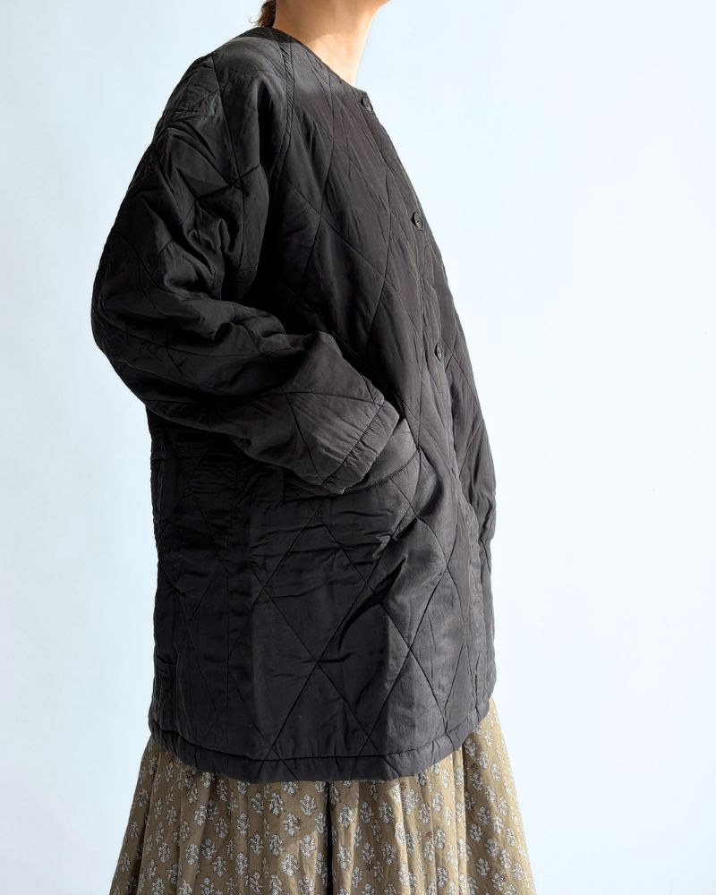 FRONT BUTTON SHORT COAT in Black