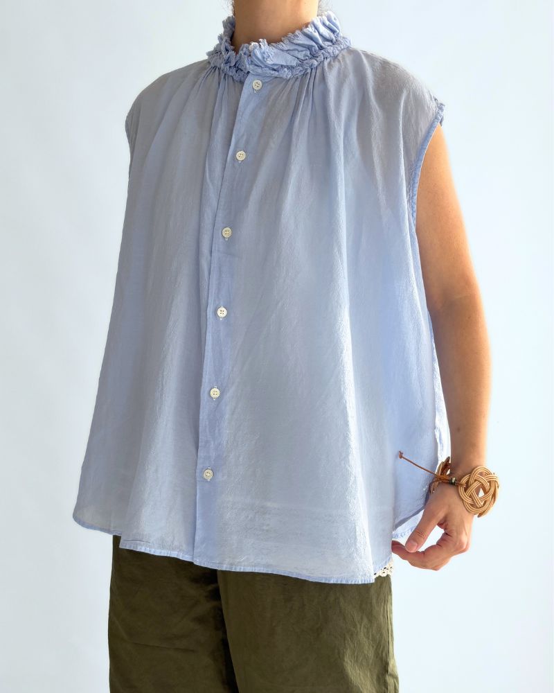 Sleeveless Frill blouse in Blue