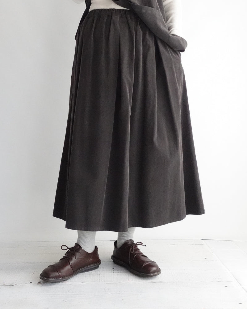 D/d | Easy Tuck Skirt (Corduroy) in Brown