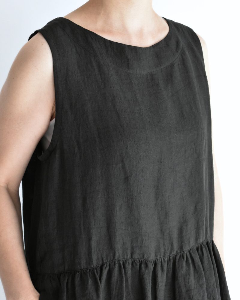Sleeveless Gathered Dress (LINEN) in Black