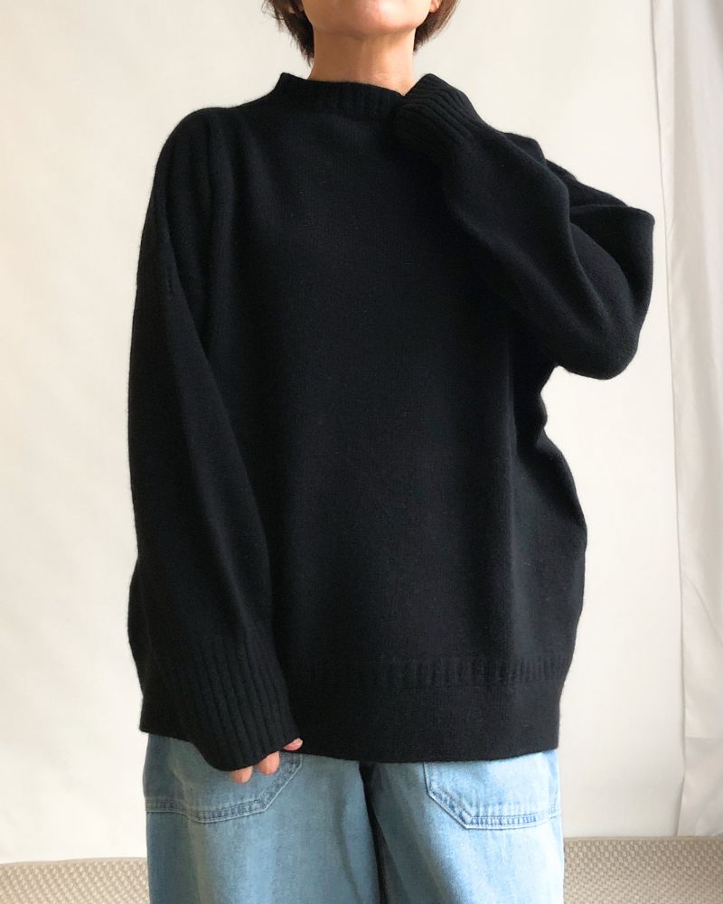 HERIOT Big Silhouette Knit in Black