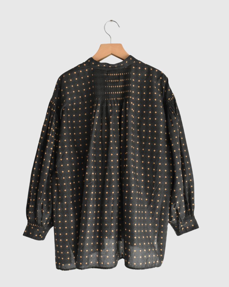 BANDED COLLAR SHIRT WITH MINI PINTUCK in Charcoal