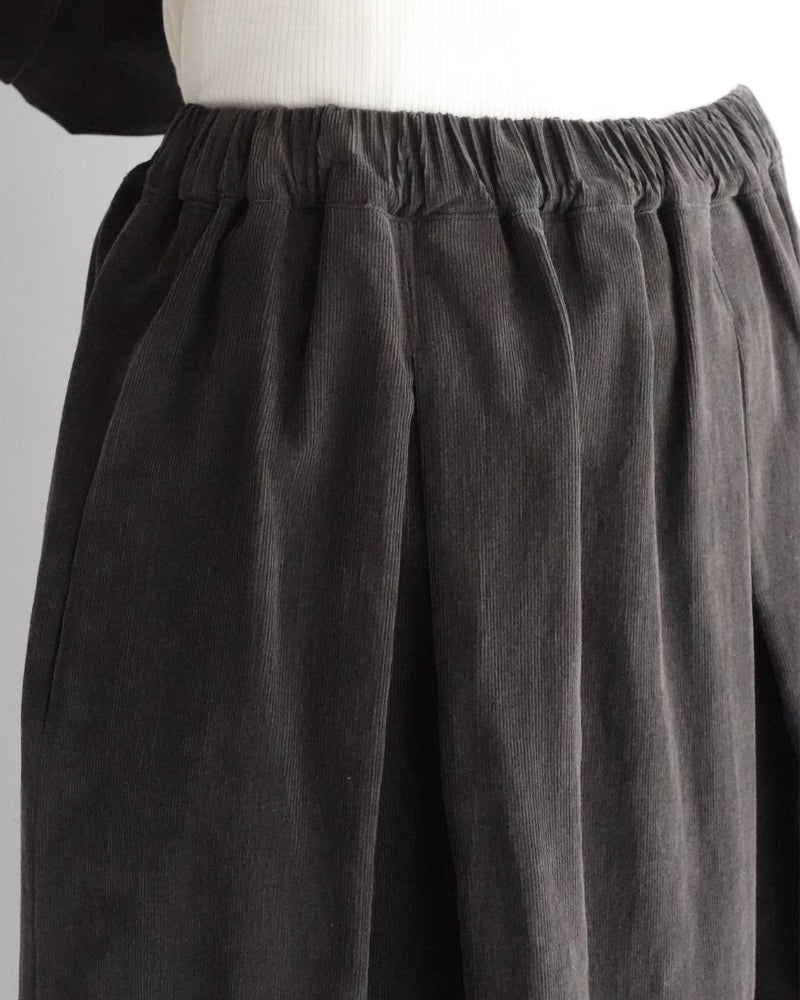 Easy Tuck Skirt (Corduroy) in Brown