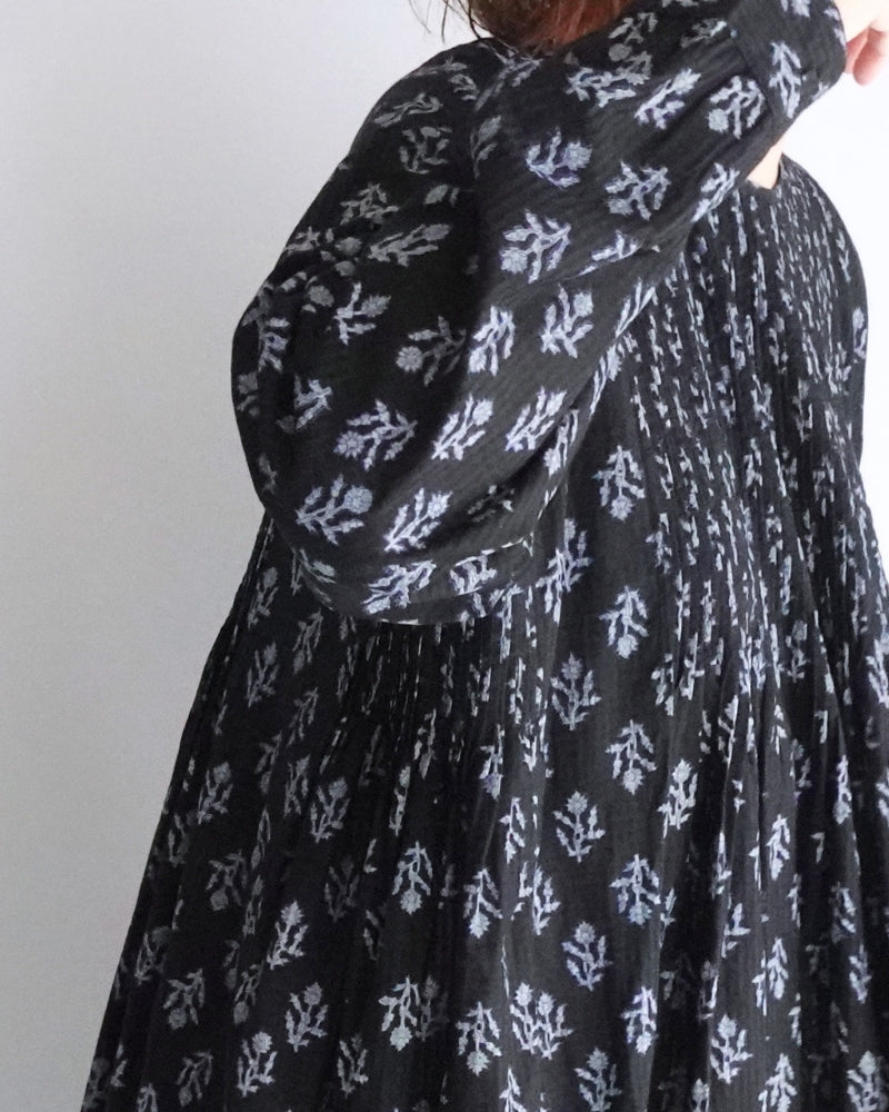CREW-NECK P/O SHIRT DRESS WITH PINTUCK in Black