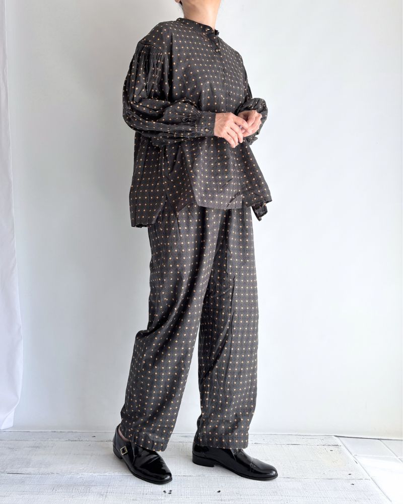 2TUCK TAPERED EASY PANTS in Charcoal