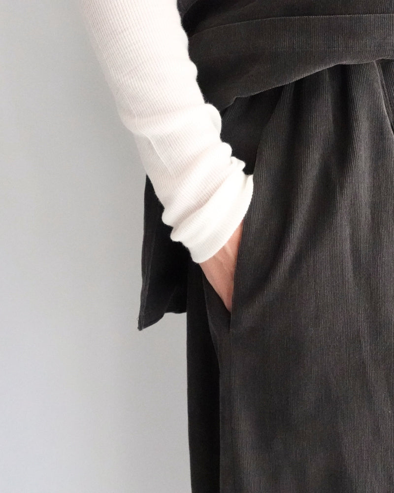 Easy Tuck Skirt (Corduroy) in Brown