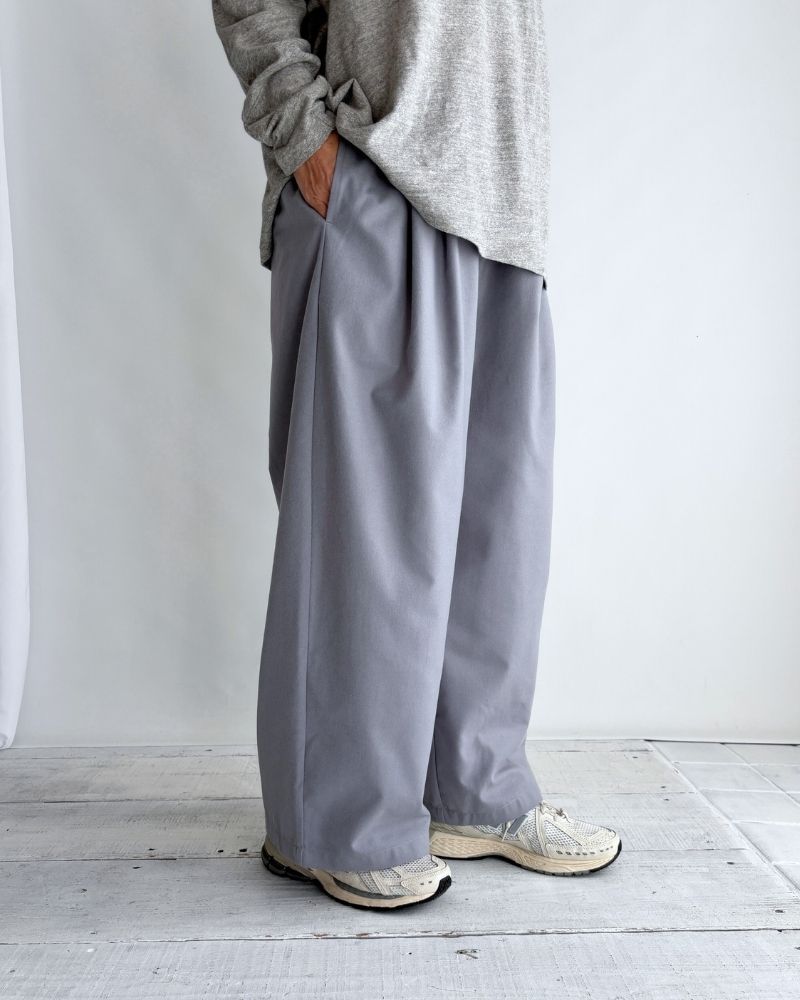 Tuck design pants 'REDI' in LightGray