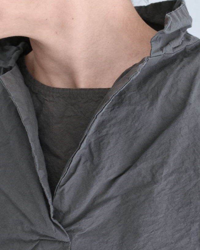 Shrink Open Collar Pullover Shirt in Gray
