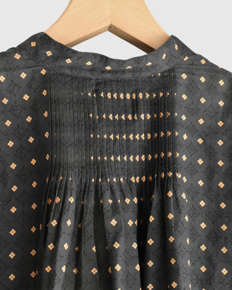 BANDED COLLAR SHIRT WITH MINI PINTUCK in Charcoal