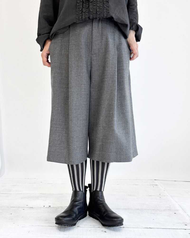 JOY-WO Wool Twill Center Tuck Shorts in HeavyGray
