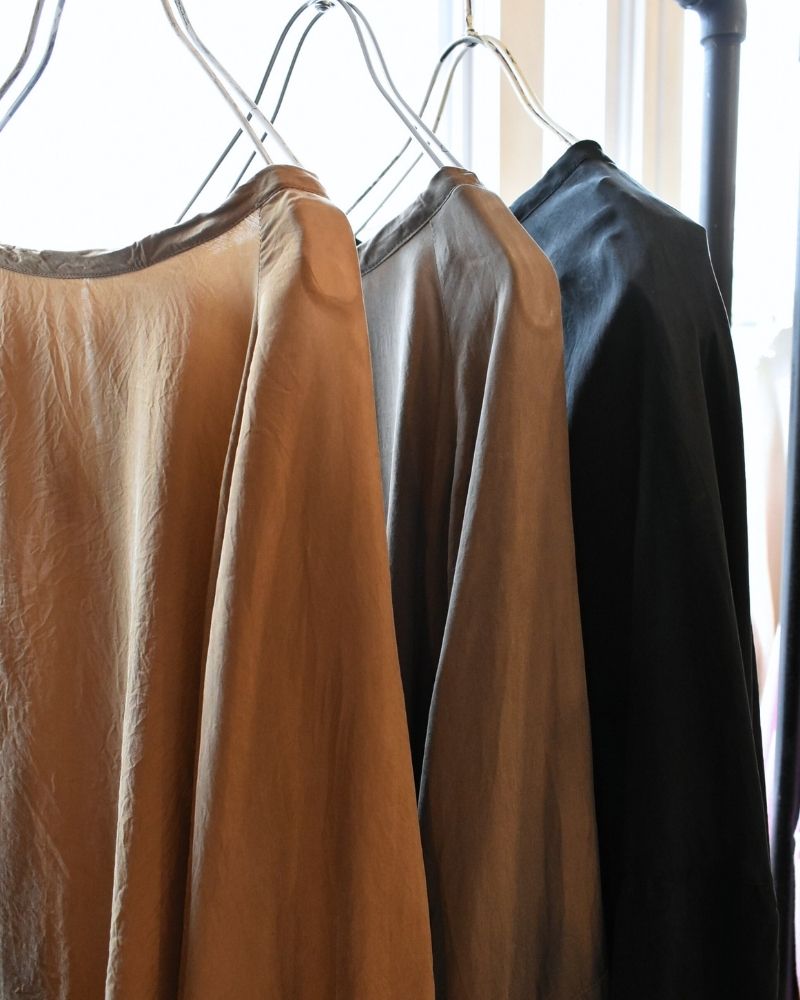 [Pre-order] S/S G1157 OVERWRAP SLEEVE MODERNIST BLOUSE（Mid-February – End of February）