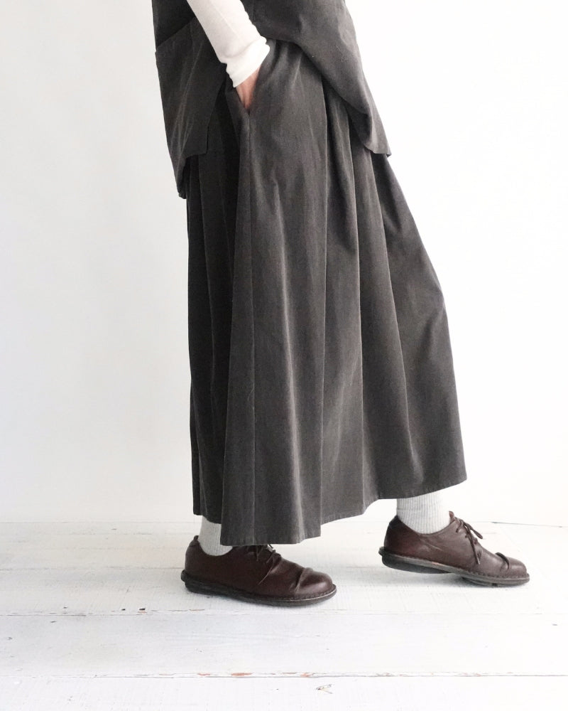 Easy Tuck Skirt (Corduroy) in Brown