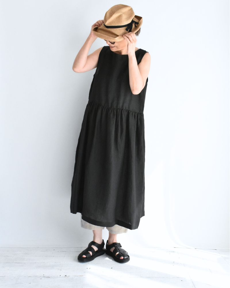 Sleeveless Gathered Dress (LINEN) in Black