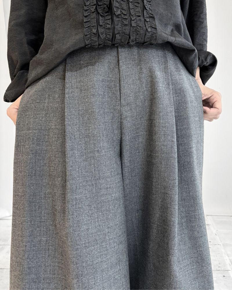 JOY-WO Wool Twill Center Tuck Shorts in HeavyGray