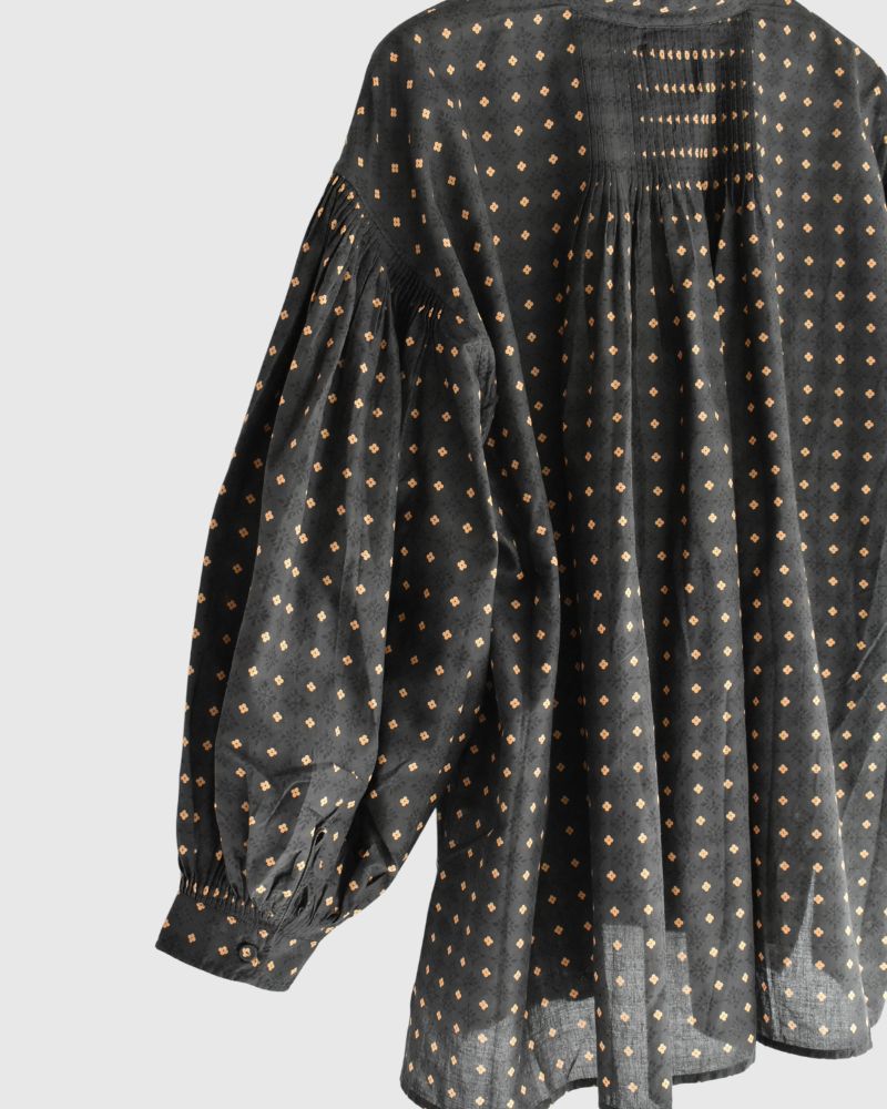BANDED COLLAR SHIRT WITH MINI PINTUCK in Charcoal
