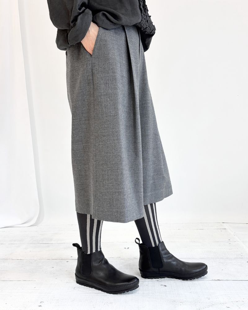 JOY-WO Wool Twill Center Tuck Shorts in HeavyGray