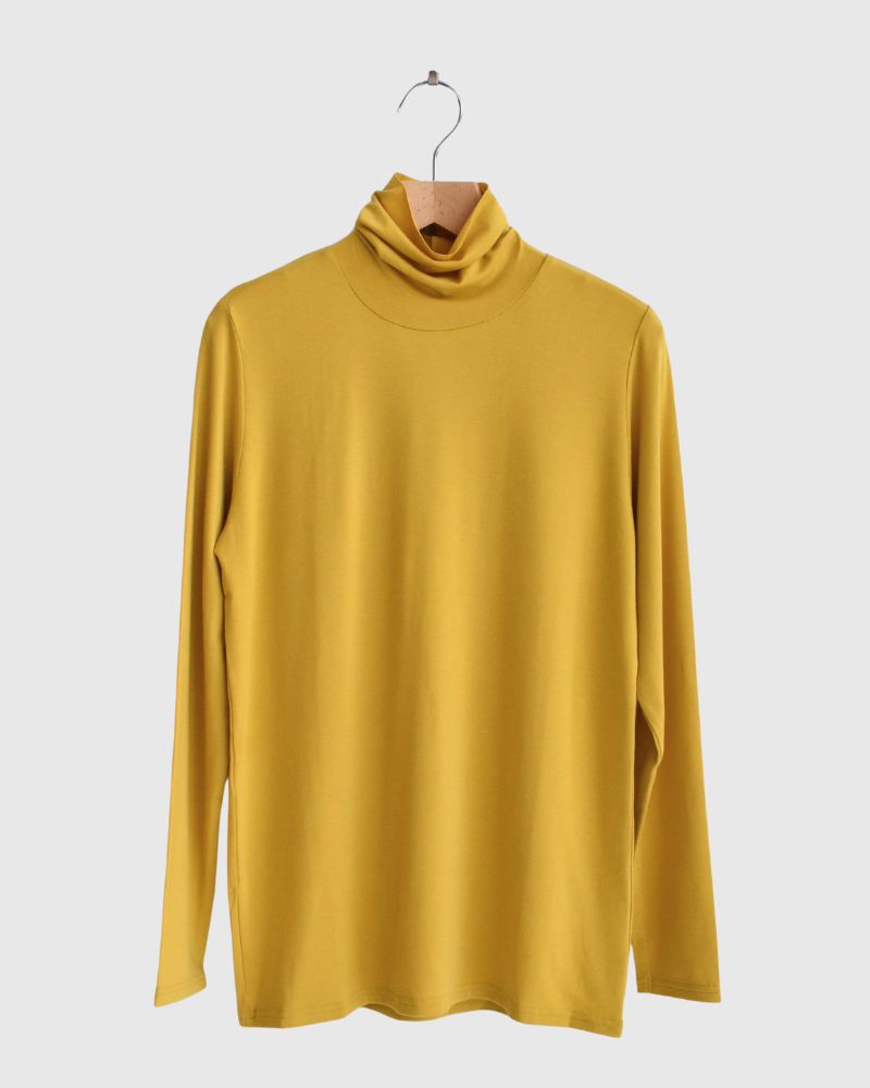 Heat-Generating Turtleneck Pullover in Yamabuki R123 | ROBE de PEAU - miel